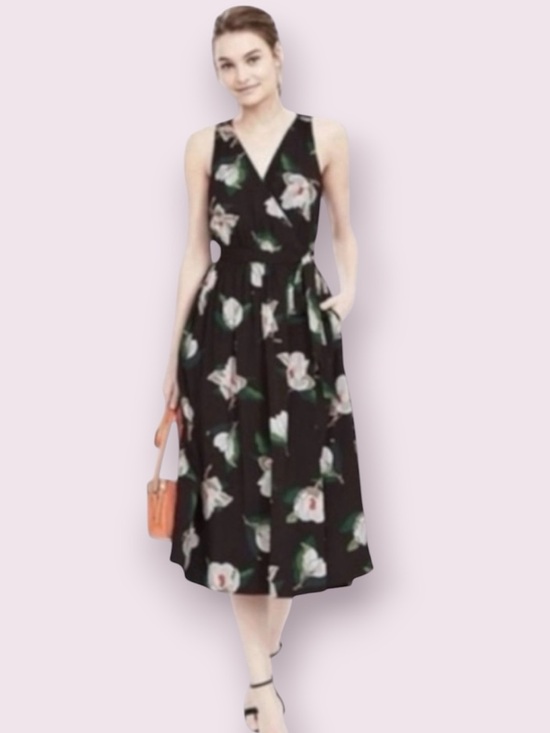 Banana Republic Dresses & Skirts - Banana Republic Magnolia Print Floral Wrap Dress Black White Size 8 Tall